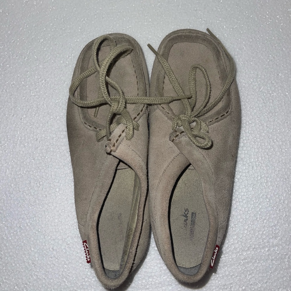 Comfy comfy Clark’s! Size 6